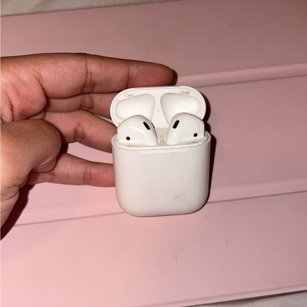 Apple White Earbud Headphones